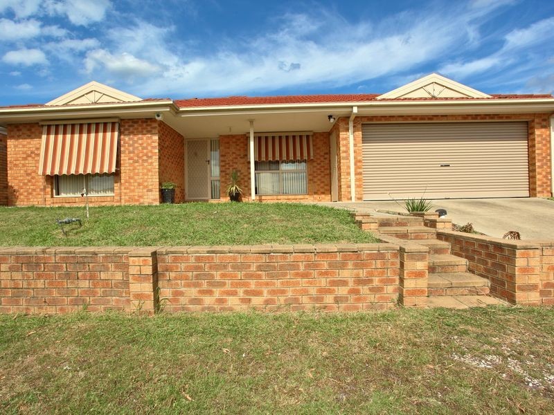 30 Manatoka Crescent, Hampton Park VIC 3976