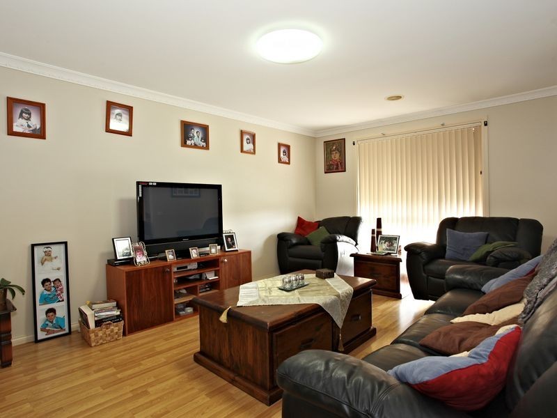 30 Manatoka Crescent, Hampton Park VIC 3976