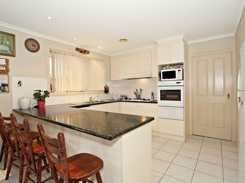 30 Manatoka Crescent, Hampton Park VIC 3976