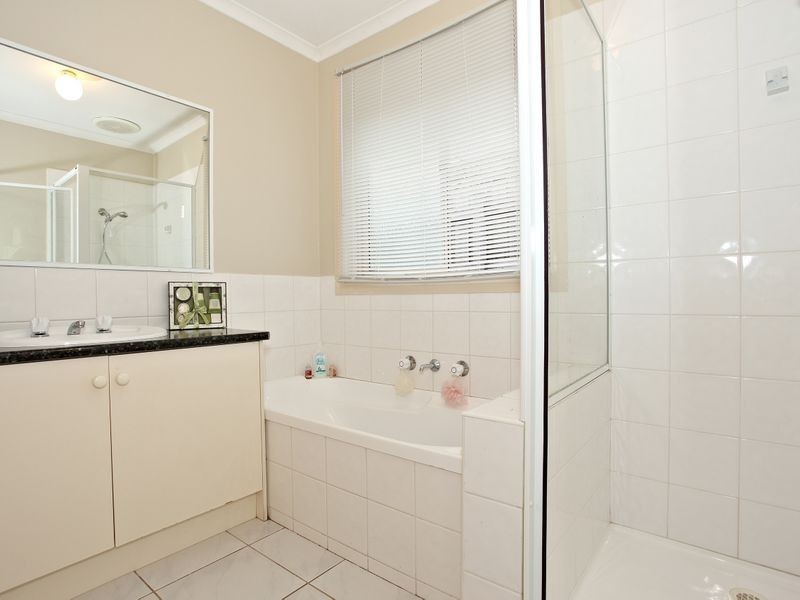 30 Manatoka Crescent, Hampton Park VIC 3976