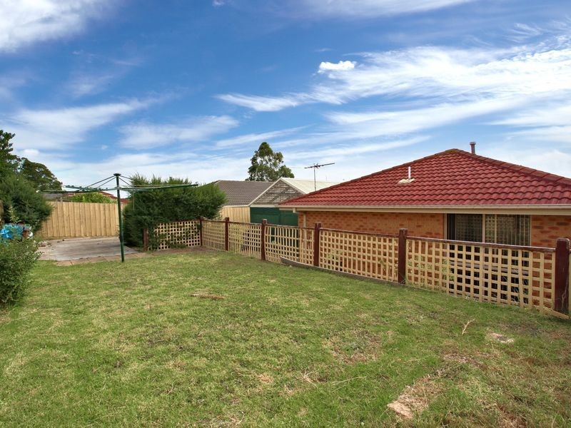 30 Manatoka Crescent, Hampton Park VIC 3976