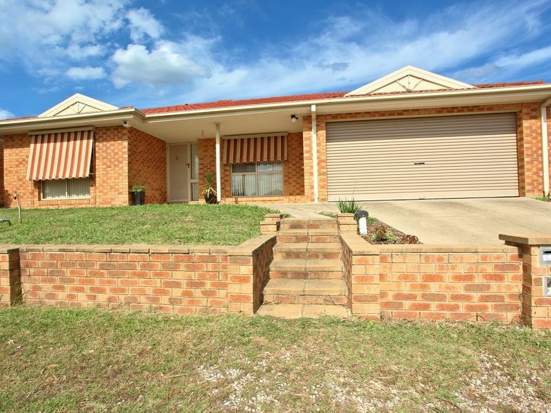 30 Manatoka Crescent, Hampton Park VIC 3976