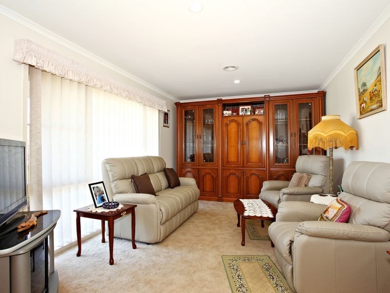 42 Bellarine Drive, Cranbourne VIC 3977