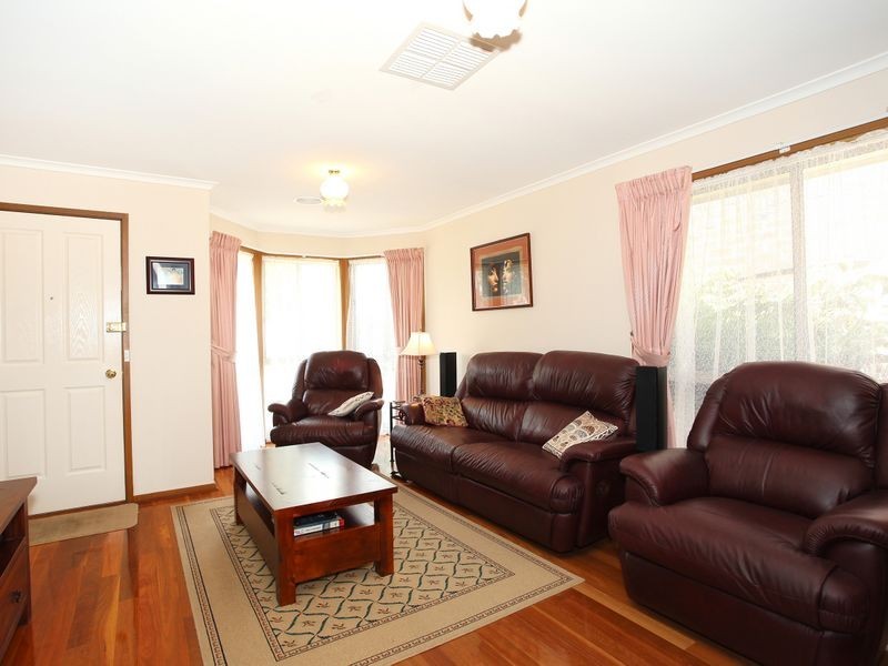 9 Crystal Garden, Cranbourne West VIC 3977