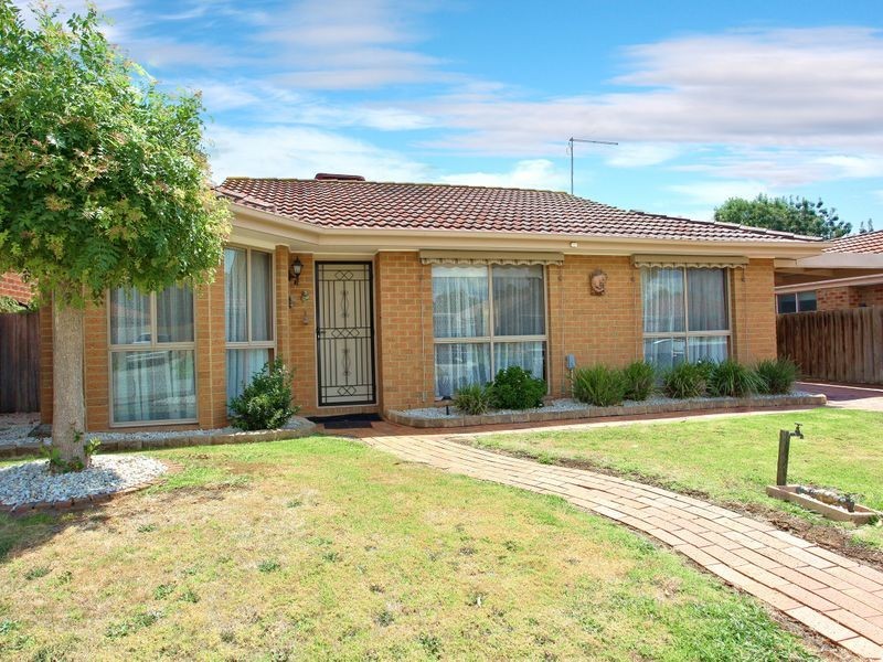 9 Crystal Garden, Cranbourne West VIC 3977