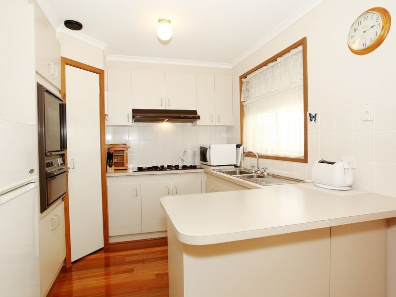 9 Crystal Garden, Cranbourne West VIC 3977