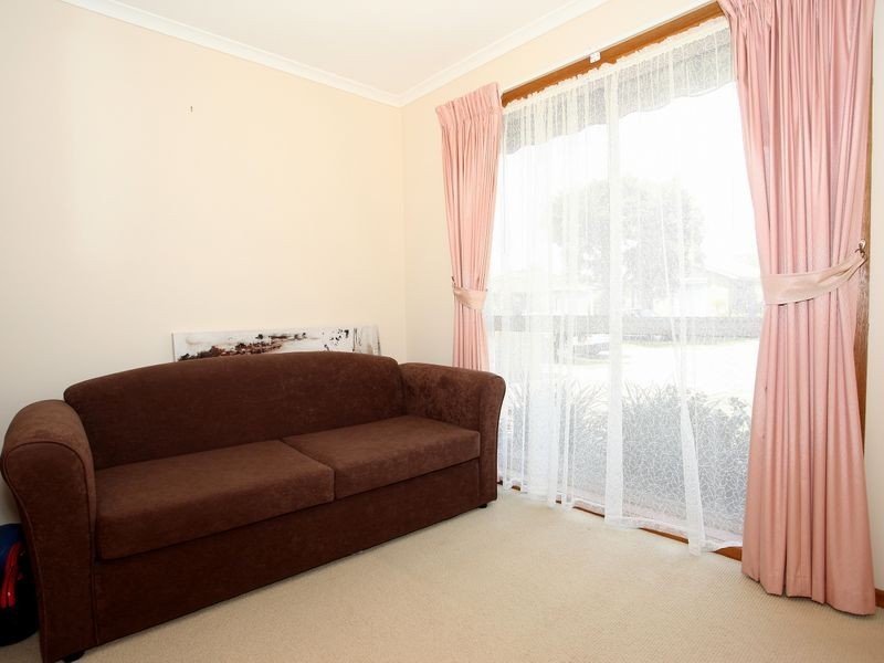 9 Crystal Garden, Cranbourne West VIC 3977