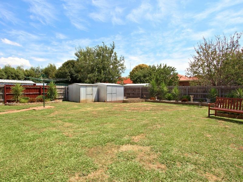 9 Crystal Garden, Cranbourne West VIC 3977