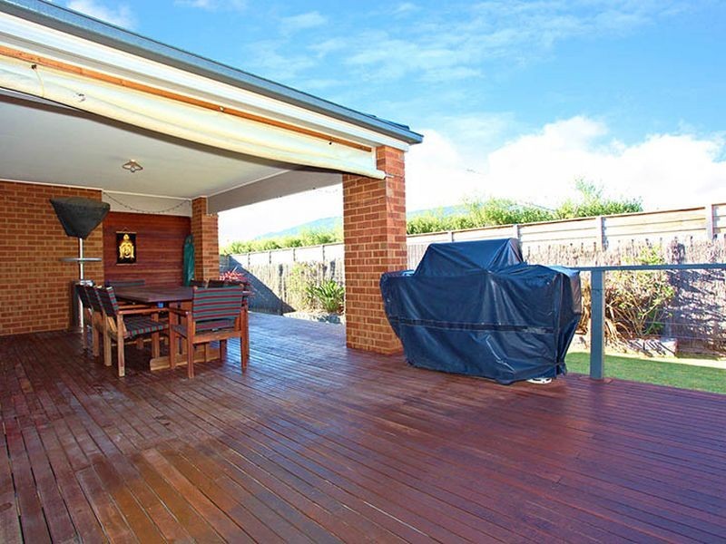 23 Ferndown Drive, Cranbourne VIC 3977