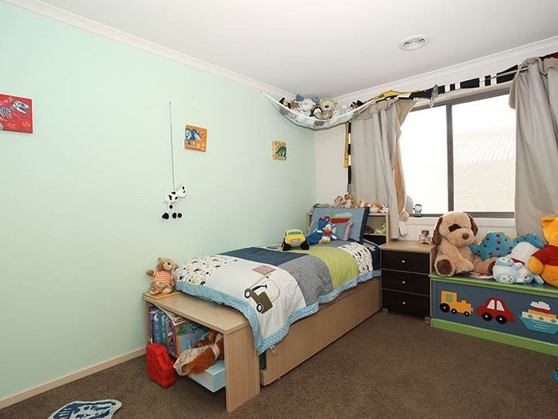 23 Ferndown Drive, Cranbourne VIC 3977