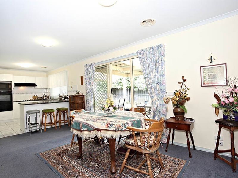 2 Stephellen Way, Cranbourne West VIC 3977