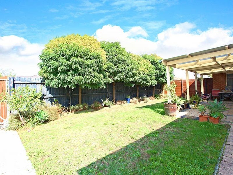 2 Stephellen Way, Cranbourne West VIC 3977