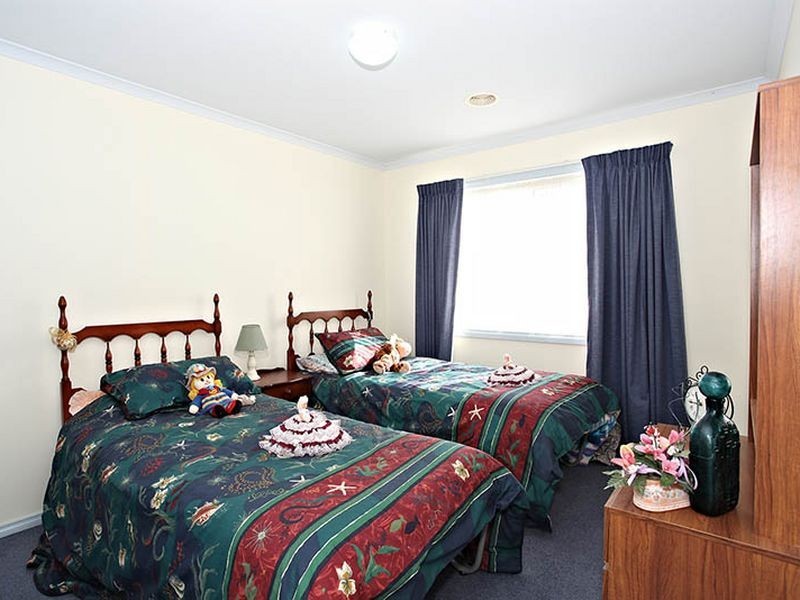 2 Stephellen Way, Cranbourne West VIC 3977