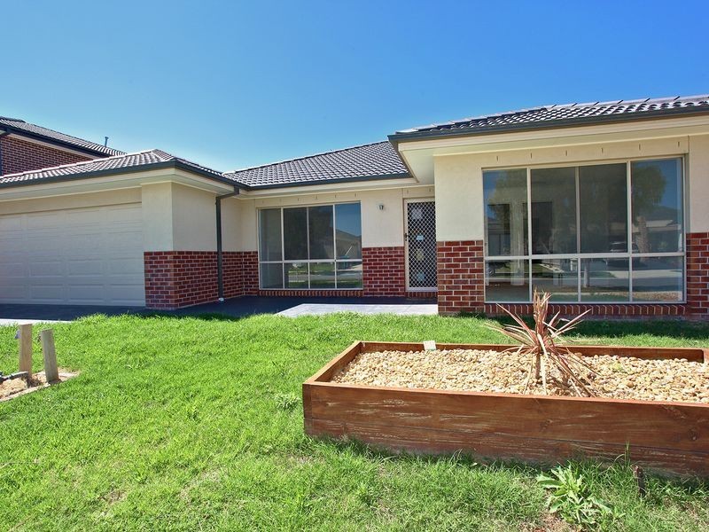 4 Flash Dan Drive, Cranbourne East VIC 3977