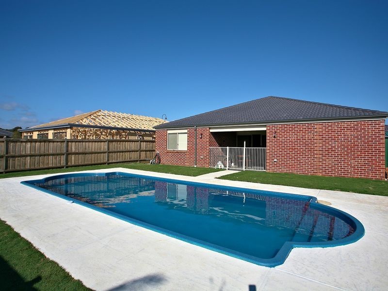 4 Flash Dan Drive, Cranbourne East VIC 3977