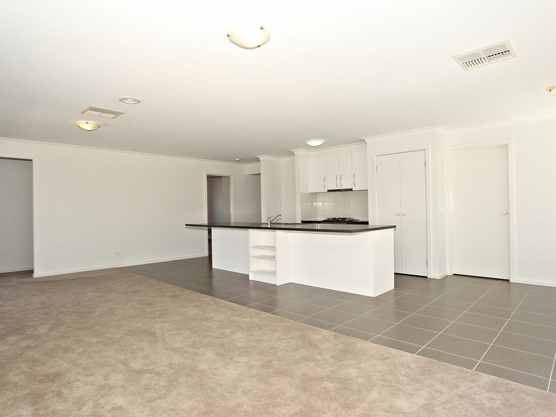 4 Flash Dan Drive, Cranbourne East VIC 3977