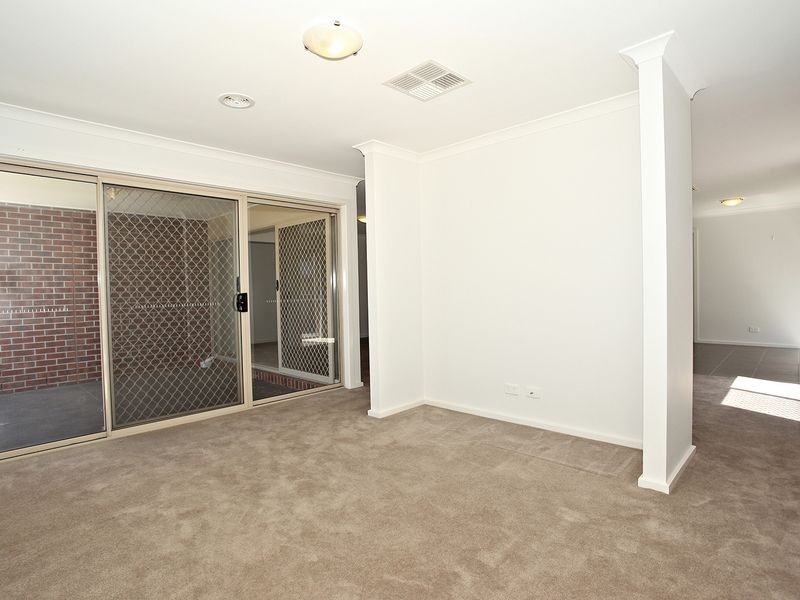 4 Flash Dan Drive, Cranbourne East VIC 3977