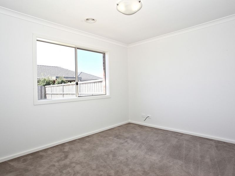 4 Flash Dan Drive, Cranbourne East VIC 3977