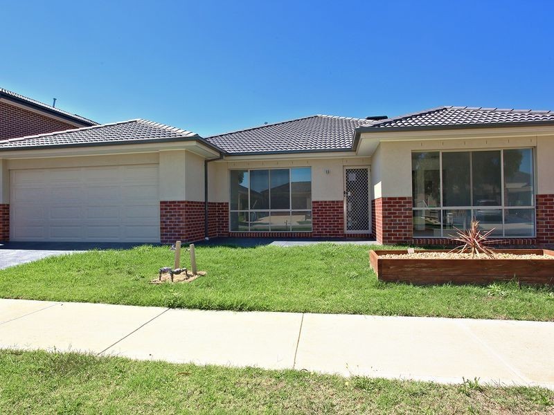 4 Flash Dan Drive, Cranbourne East VIC 3977