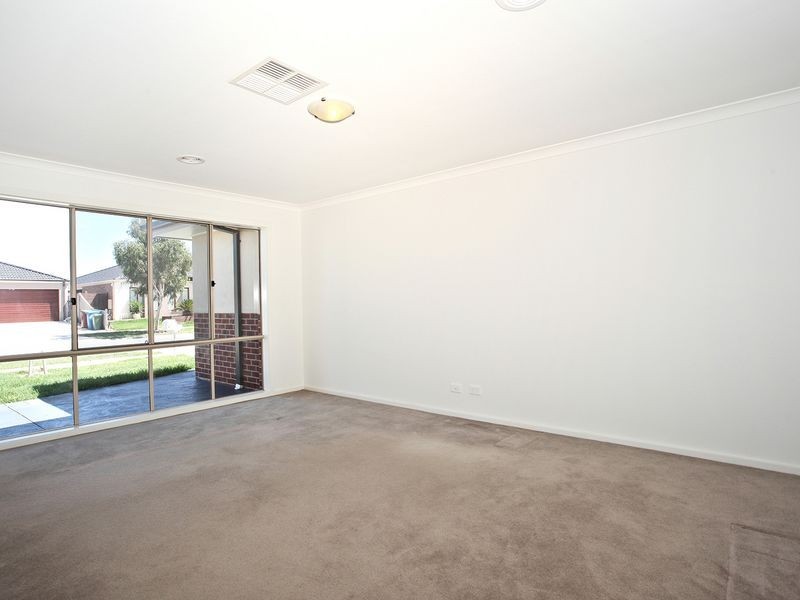 4 Flash Dan Drive, Cranbourne East VIC 3977
