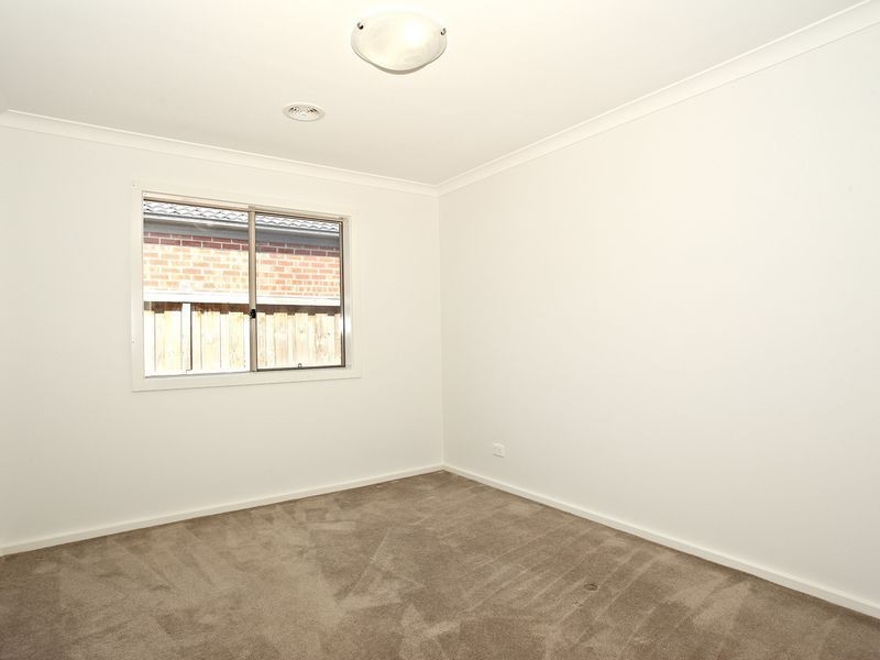 4 Flash Dan Drive, Cranbourne East VIC 3977