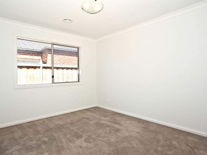4 Flash Dan Drive, Cranbourne East VIC 3977