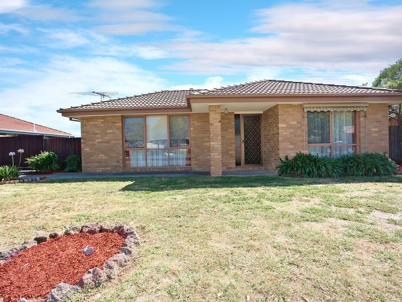 86 Gipps Crescent, Cranbourne North VIC 3977