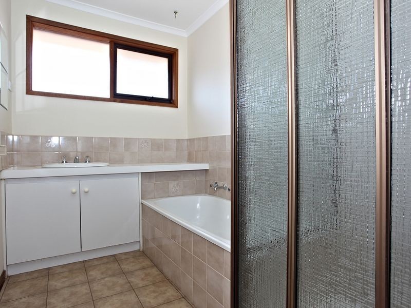 86 Gipps Crescent, Cranbourne North VIC 3977