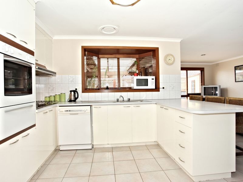 132 Endeavour Drive, Cranbourne North VIC 3977
