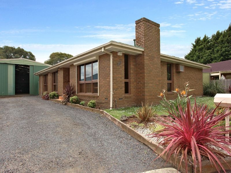 132 Endeavour Drive, Cranbourne North VIC 3977