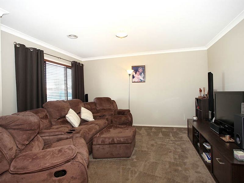 4 Honey Myrtle Way, Cranbourne VIC 3977