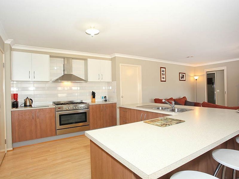 4 Honey Myrtle Way, Cranbourne VIC 3977