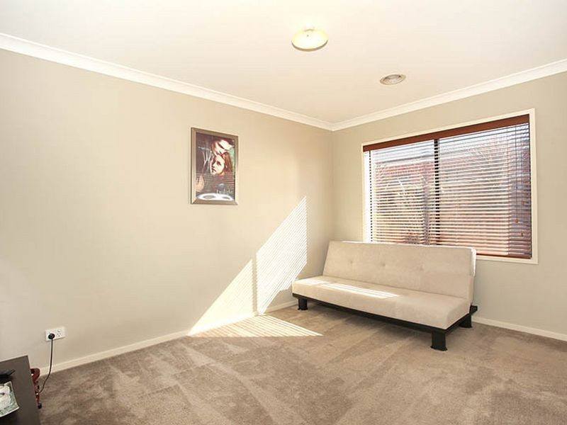 4 Honey Myrtle Way, Cranbourne VIC 3977