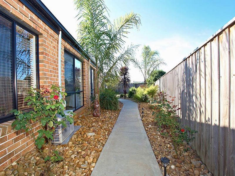 4 Honey Myrtle Way, Cranbourne VIC 3977