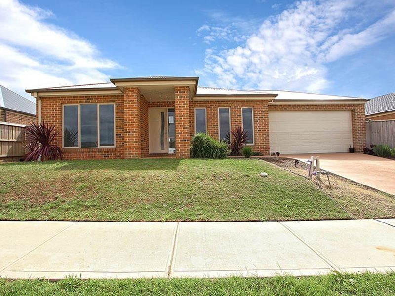 45 Yammerbrook Way, Cranbourne East VIC 3977