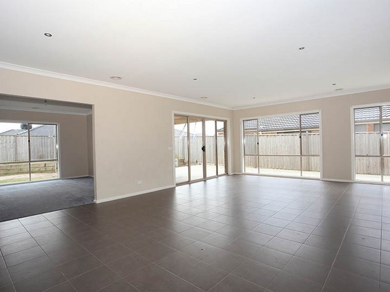 45 Yammerbrook Way, Cranbourne East VIC 3977