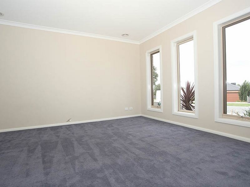 45 Yammerbrook Way, Cranbourne East VIC 3977