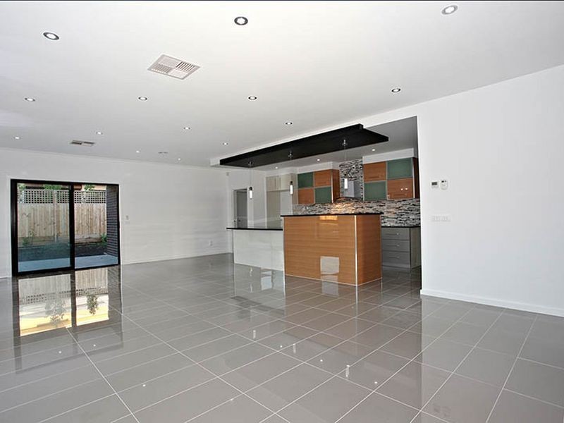 4 Rock Daisy Drive, Cranbourne West VIC 3977