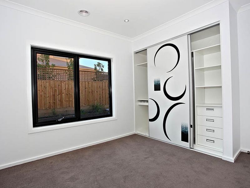 4 Rock Daisy Drive, Cranbourne West VIC 3977