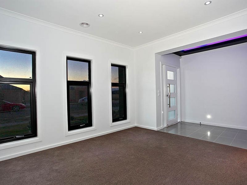 4 Rock Daisy Drive, Cranbourne West VIC 3977
