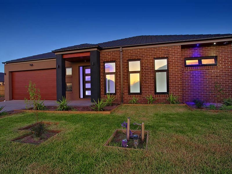 4 Rock Daisy Drive, Cranbourne West VIC 3977