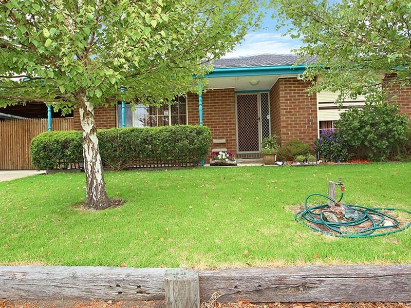 14 Navarre Drive, Cranbourne West VIC 3977