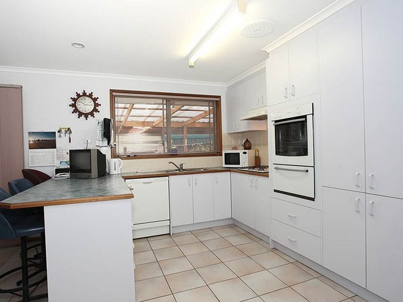 14 Navarre Drive, Cranbourne West VIC 3977