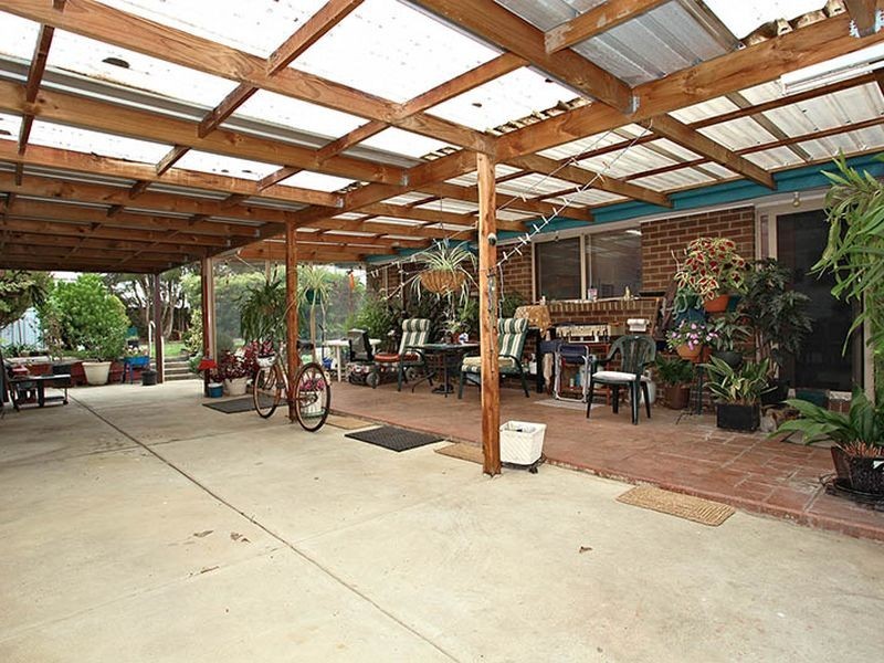 14 Navarre Drive, Cranbourne West VIC 3977