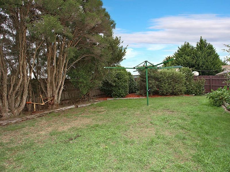 14 Navarre Drive, Cranbourne West VIC 3977