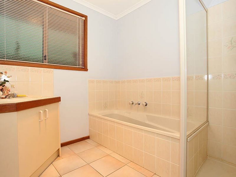 14 Navarre Drive, Cranbourne West VIC 3977