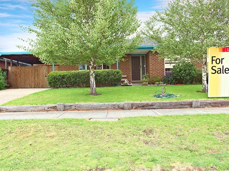 14 Navarre Drive, Cranbourne West VIC 3977