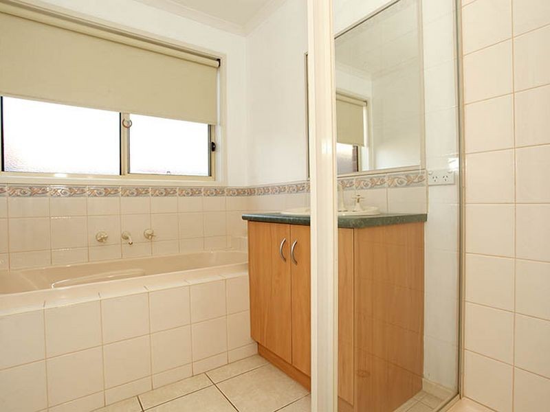 12 Jasa Crescent, Cranbourne West VIC 3977