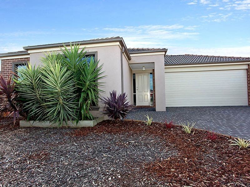 47 Flametree Circuit, Cranbourne East VIC 3977