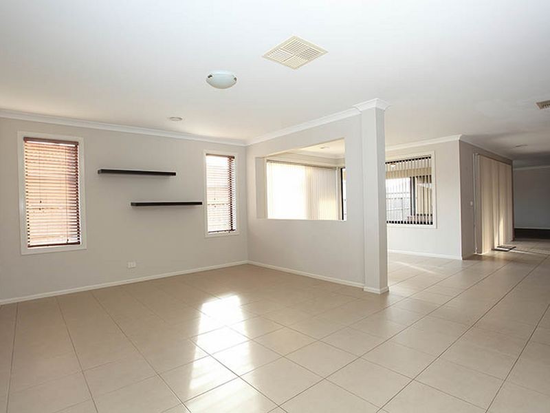 47 Flametree Circuit, Cranbourne East VIC 3977